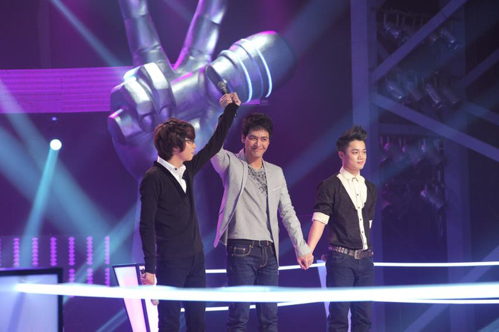 Và kết quả Bùi Anh Tuấn được lựa chọn đi tiếp, bởi chàng hot boy này hứa hẹn sẽ mang đến sức hút cho The Voice trong những tập tiếp theo nhiều hơn là Hồng Dương. Và kết quả Bùi Anh Tuấn được lựa chọn đi tiếp, bởi chàng hot boy này hứa hẹn sẽ mang đến sức hút cho The Voice trong những tập tiếp theo nhiều hơn là Hồng Dương.