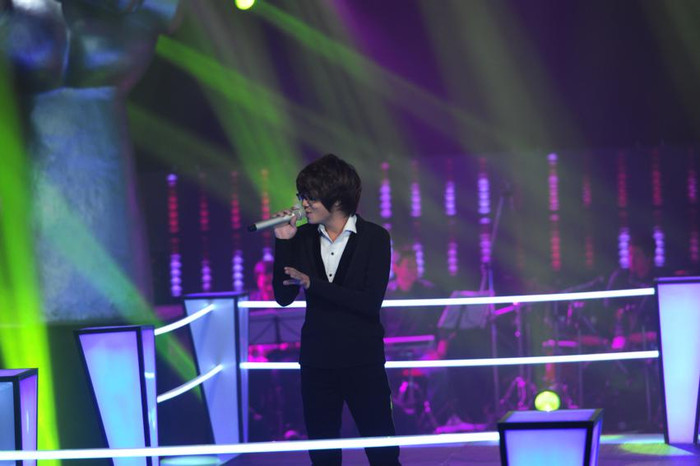 Các fan nữ đợi chờ giây phút Bùi Anh Tuấn cất giọng ở vòng Đối đầu đã từ lâu, bởi ấn tượng hot boy để lại tại vòng Giấu mặt là quá lớn. Các fan nữ đợi chờ giây phút Bùi Anh Tuấn cất giọng ở vòng Đối đầu đã từ lâu, bởi ấn tượng hot boy để lại tại vòng Giấu mặt là quá lớn.