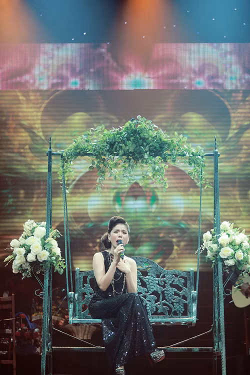 Vời thời lượng gần 3 tiếng với hơn 30 ca khúc, Lệ Quyên đã mang đến cho khán giả một không gian âm nhạc đầy ắp những kỷ niệm về thời hoàng kim của dòng nhạc trẻ. (Theo vntic)