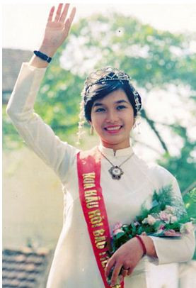 Người đẹp đầu tiên đăng quang vào năm 1988 là Bùi Bích Phương, cô sinh năm 1971 và là người Hà Nội. Đây cũng là cuộc thi sắc đẹp mang tầm quốc gia đầu tiên của Việt Nam được báo Tiền phong tổ chức khi hai miền Nam Bắc thống nhất. Người đẹp đầu tiên đăng quang vào năm 1988 là Bùi Bích Phương, cô sinh năm 1971 và là người Hà Nội. Đây cũng là cuộc thi sắc đẹp mang tầm quốc gia đầu tiên của Việt Nam được báo Tiền phong tổ chức khi hai miền Nam Bắc thống nhất.