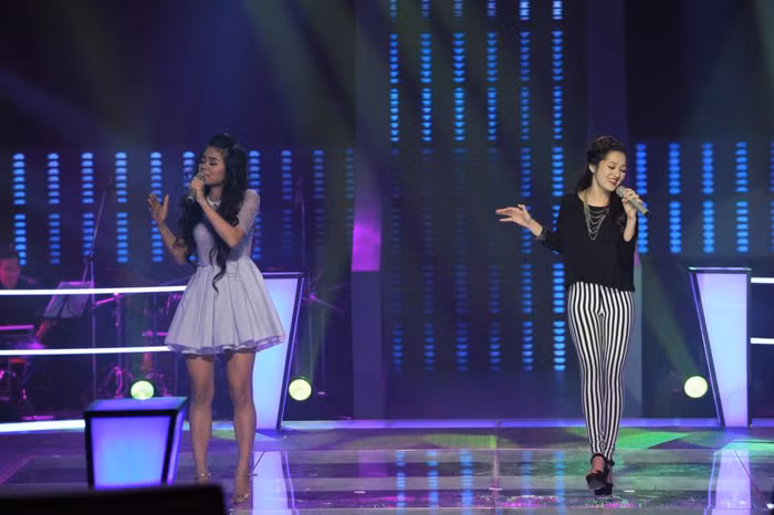 "Lột xác" khỏi hình ảnh trong sáng của cô bé váy đỏ, Bảo Anh đã ghi điểm với khán giả và các HLV bởi phong cách cuốn hút, ấn tượng. >>Xem clip phần trình diễn của Bảo Anh - Thanh Thủy