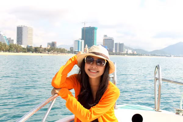 Tường Vy trên thuyền du lịch tại Nha Trang vào tháng 6/2011.