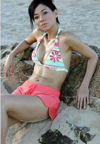 Thu Minh cho biết: "Tôi chụp nhiều hình đồ tắm lắm, nhưng chưa bao giờ giới thiệu lên báo chí". Lần chụp hình đầy ngẫu hứng đó đã để lại những bức ảnh Thu Minh rất tự nhiên, không make up, không cầu kỳ.