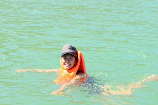 Và không quên tạo dáng ngay khi đang tập bơi. (Theo kenh14) Và không quên tạo dáng ngay khi đang tập bơi. (Theo kenh14)