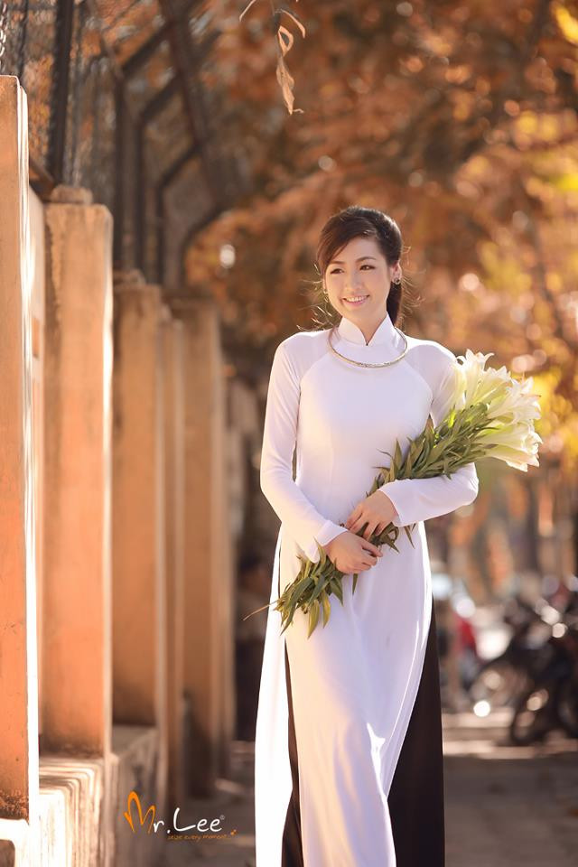 Á hậu Dương Tú Anh dịu dàng và trong sáng trước ống kính của Mr.Lee. Á hậu Dương Tú Anh dịu dàng và trong sáng trước ống kính của Mr.Lee.