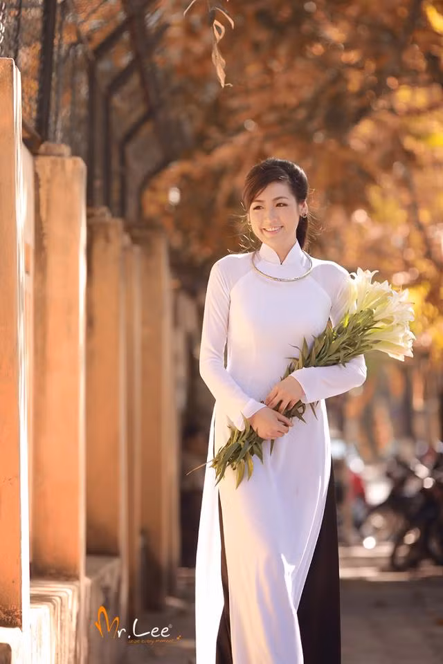 Á hậu Dương Tú Anh dịu dàng và trong sáng trước ống kính của Mr.Lee.