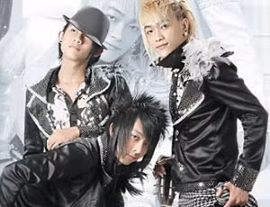 Bước đầu tiên của chiến lược gia nhập showbiz là HKT đã quyết định từ bỏ style "Tóc Songoku" của mình và hướng đến hình ảnh thân thiện, "sạch sẽ" hơn.