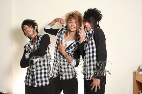 HKT 'tai tiếng' gắn với những bài hát khó nghe cùng những scandal chém người... HKT 'tai tiếng' gắn với những bài hát khó nghe cùng những scandal chém người...