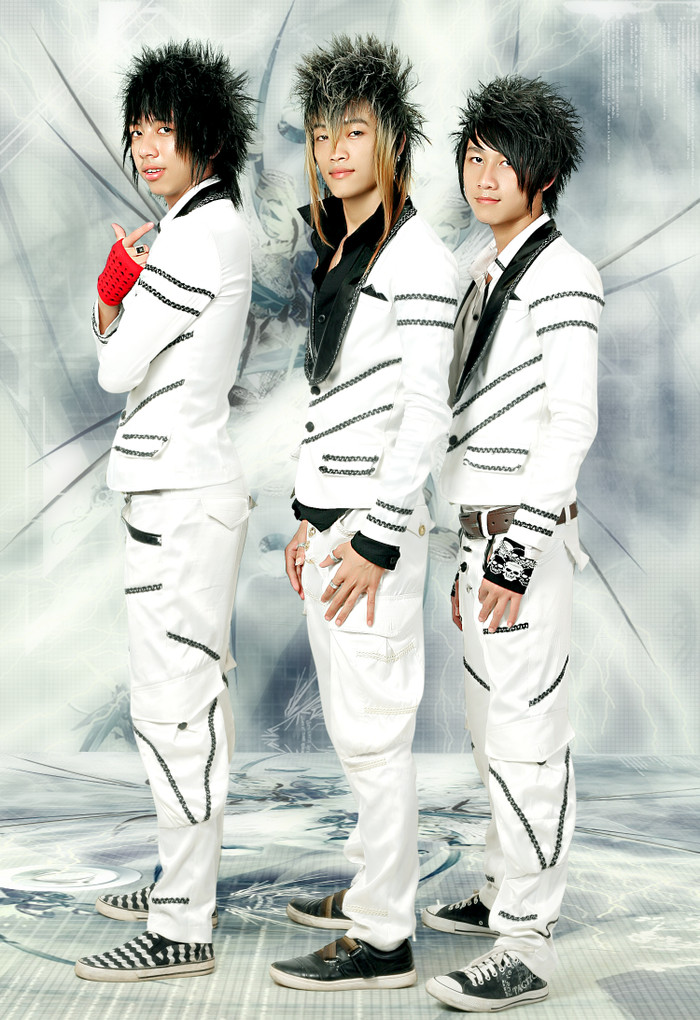 Đa phần khán giả đều "mất cảm tình" với hình ảnh những chàng trai đầu bù tóc rối và hát những ca khúc được xếp vào hàng "thảm họa". Đa phần khán giả đều "mất cảm tình" với hình ảnh những chàng trai đầu bù tóc rối và hát những ca khúc được xếp vào hàng "thảm họa".