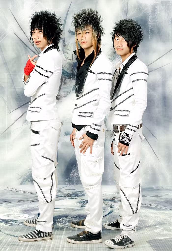 Đa phần khán giả đều "mất cảm tình" với hình ảnh những chàng trai đầu bù tóc rối và hát những ca khúc được xếp vào hàng "thảm họa".