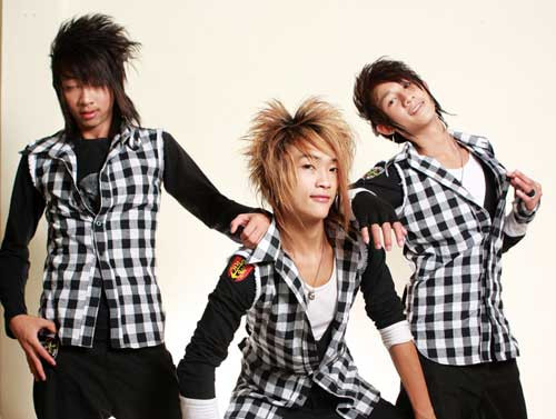 Trên mạng xã hội, hội nhóm ghét HKT có rất nhiều thành viên. Và, cũng chính nhờ hoạt động "tích cực" của nhóm antifan này mà tên tuổi của HKT đã thực sự được biết đến, đúng như mong ước "HKT đi muôn nơi" của nhóm. Trên mạng xã hội, hội nhóm ghét HKT có rất nhiều thành viên. Và, cũng chính nhờ hoạt động "tích cực" của nhóm antifan này mà tên tuổi của HKT đã thực sự được biết đến, đúng như mong ước "HKT đi muôn nơi" của nhóm.