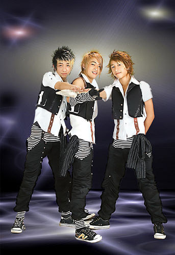 HKT hiếm khi được biểu diễn tại các chương trình lớn. HKT hiếm khi được biểu diễn tại các chương trình lớn.