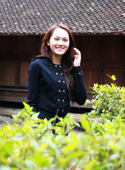 Chuyến đi từ thiện diễn ra trong hai ngày 12 và 13/1/2011. Ngay khi xuống sân bay, Ngọc Thạch và Lan Hương (trái) liền lên xe để kịp chuyến thăm bà con tại hai huyện Yên Thành, Nam Đàn. (Theo VNE) Chuyến đi từ thiện diễn ra trong hai ngày 12 và 13/1/2011. Ngay khi xuống sân bay, Ngọc Thạch và Lan Hương (trái) liền lên xe để kịp chuyến thăm bà con tại hai huyện Yên Thành, Nam Đàn. (Theo VNE)