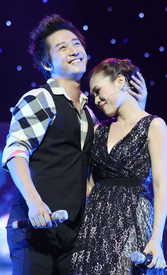 Trong đêm nhạc “Tuấn Hưng – Ngày Về”, Mỹ Tâm lần đầu tiên cùng Tuấn Hưng thể hiện hai trong nhiều ca khúc hit của anh là: “Trống vắng” và “Dĩ vãng cuộc tình”.