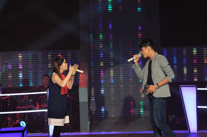 Ngân Bình và Quốc Huy là hai thí sinh thể hiện tình yêu thắm thiết trên sân khấu Đối đầu. Ngân Bình và Quốc Huy là hai thí sinh thể hiện tình yêu thắm thiết trên sân khấu Đối đầu.