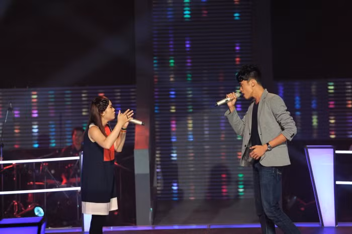 Ngân Bình và Quốc Huy là hai thí sinh thể hiện tình yêu thắm thiết trên sân khấu Đối đầu.