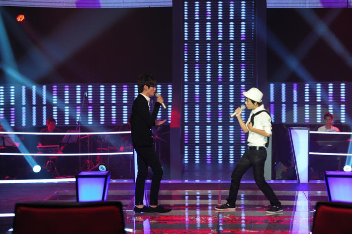 Hữu Thuận khá lo lắng về đối thủ của mình nên phần biểu diễn của anh "kém sắc" hơn Bá Lộc. Hữu Thuận khá lo lắng về đối thủ của mình nên phần biểu diễn của anh "kém sắc" hơn Bá Lộc.