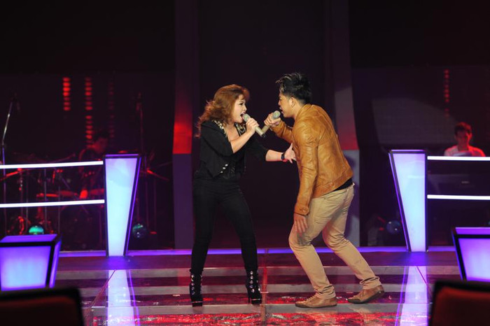 "Trận đấu" kịch tính giữa hai người bạn đã mang đến cho chương trình phần mở màn sôi động và ấn tượng. Cuối cùng Quỳnh Trang đã là người chiến thắng. "Trận đấu" kịch tính giữa hai người bạn đã mang đến cho chương trình phần mở màn sôi động và ấn tượng. Cuối cùng Quỳnh Trang đã là người chiến thắng.