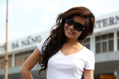 Được xem là "con át chủ bài" của tour lưu diễn "Thế giới Vpop" do WEpro tổ chức đến các tỉnh miền Trung - Tây Nguyên, Hoàng Thùy Linh luôn gây được sự chú ý ở mỗi nơi cô xuất hiện.