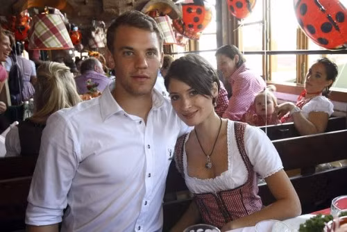 Thủ môn Neuer và bạn gái Katrin