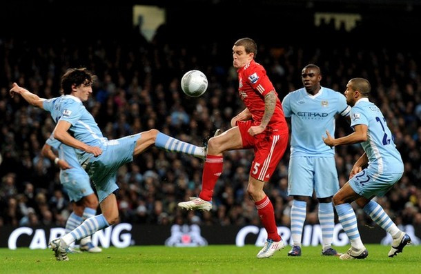 Nhờ thể lực sung mãn và lối chơi cực kì mạnh mẽ nên Stefan Savic - tuyển thủ Montengro từng được HLV Roberto Mancini để mắt tới từ mùa bóng trước như một sự bổ sung về lâu dài cho Vincent Kompany ở vị trí trung vệ của Manchester City. Nhưng rất tiếc thời gian qua trung vệ này không chứng tỏ được nhiều ở Etihad, do đó anh cũng thuộc diện bị rao bán mùa hè này. Nhờ thể lực sung mãn và lối chơi cực kì mạnh mẽ nên Stefan Savic - tuyển thủ Montengro từng được HLV Roberto Mancini để mắt tới từ mùa bóng trước như một sự bổ sung về lâu dài cho Vincent Kompany ở vị trí trung vệ của Manchester City. Nhưng rất tiếc thời gian qua trung vệ này không chứng tỏ được nhiều ở Etihad, do đó anh cũng thuộc diện bị rao bán mùa hè này.