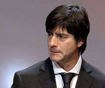Joachim Loew: Chủ tịch DFB, Wolfgang Niersbach từng phát biểu rằng:“Bất kể thành tích của ĐT Đức ở EURO 2012 có ra sao thì HLV Loew vẫn được tiếp tục công việc của mình đến Hè 2014. Chúng tôi hoàn toàn đặt niềm tin vào ông ấy, chúng tôi đang được hưởng lợi từ những cố gắng của nhà cầm quân này. ĐT Đức đang là một khối thống nhất dưới sự chỉ đạo của HLV Loew. Tôi tin ông ấy sẽ mang vinh quang về cho tổ quốc”. Điều đó đủ cho thấy tài năng của Joachim Loew như thế nào, vấn đề chỉ là làm sao thuyết phục được HLV tuyển Đức đến với Anfield mà thôi.