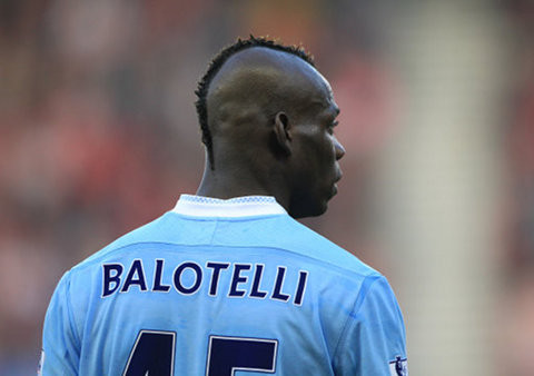 Mario Balotelli (Man City & Ý, 21 tuổi): Dù thường xuyên có những hành động kỳ quặc bên ngoài sân cỏ nhưng không thể phủ nhận, Balotelli là một mối nguy hiểm thực sự đối với bất cứ hàng phòng ngự nào. Mario Balotelli (Man City & Ý, 21 tuổi): Dù thường xuyên có những hành động kỳ quặc bên ngoài sân cỏ nhưng không thể phủ nhận, Balotelli là một mối nguy hiểm thực sự đối với bất cứ hàng phòng ngự nào.