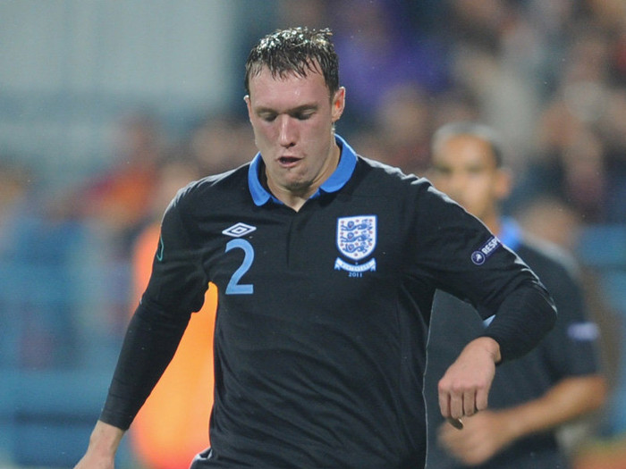 Phil Jones (Man United – Anh, 20 tuổi): Gia nhập Old Trafford từ Blackburn Rovers, Phil Jones nhanh chóng hòa nhập với lối chơi Quỷ đỏ và dần trở thành chốt chặn quan trọng ở hàng thủ Man Utd. Vì thế, Jones chính là niềm hi vọng mới của ĐT Anh ở giải bóng đá lớn nhất châu Âu tới đây. Phil Jones (Man United – Anh, 20 tuổi): Gia nhập Old Trafford từ Blackburn Rovers, Phil Jones nhanh chóng hòa nhập với lối chơi Quỷ đỏ và dần trở thành chốt chặn quan trọng ở hàng thủ Man Utd. Vì thế, Jones chính là niềm hi vọng mới của ĐT Anh ở giải bóng đá lớn nhất châu Âu tới đây.