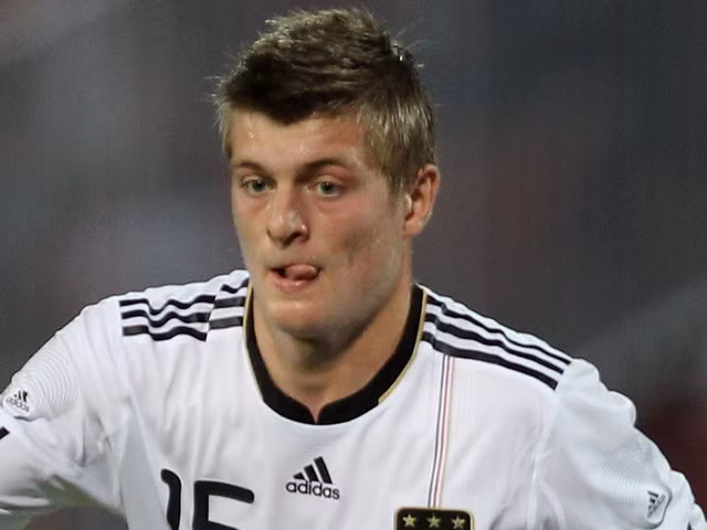 Toni Kross (Bayern Munich - Đức, 20 tuổi): ĐT Đức là một trong những đội bóng đang sở hữu nhiều tài năng trẻ nhất VCK Euro 2012, trong đó phải kể tới Toni Kross. Mới chỉ 20 tuổi nhưng Kross đã sớm thể hiện bản lĩnh của một trong những ngôi sao hàng đầu bóng đá Đức hiện nay.