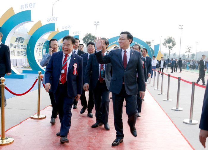 Chủ tịch Quốc hội Vương Đình Huệ đến dự Lễ kỷ niệm 60 năm xây dựng, phát triển và đón nhận Huân chương Lao động hạng Nhất (lần thứ 3) của Học viện Tài chính. Chủ tịch Quốc hội Vương Đình Huệ đến dự Lễ kỷ niệm 60 năm xây dựng, phát triển và đón nhận Huân chương Lao động hạng Nhất (lần thứ 3) của Học viện Tài chính.