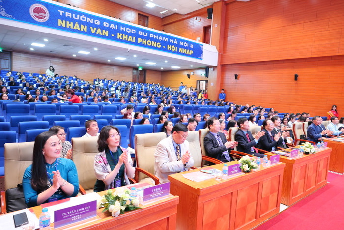 Các đại biểu tham gia chương trình. Các đại biểu tham gia chương trình.