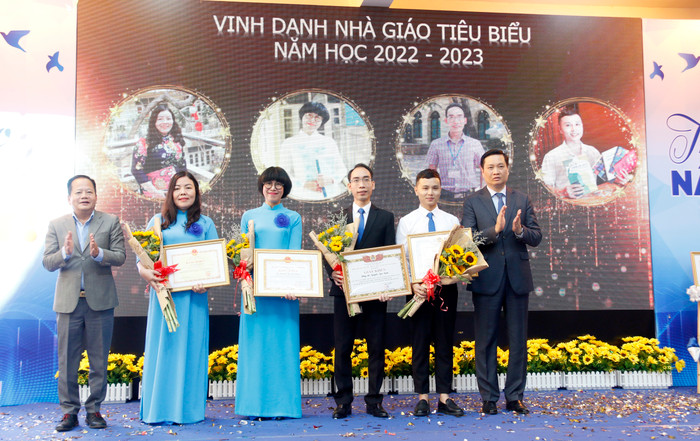 Vinh danh 4 nhà giáo tiêu biểu năm học 2022-2023. Vinh danh 4 nhà giáo tiêu biểu năm học 2022-2023.