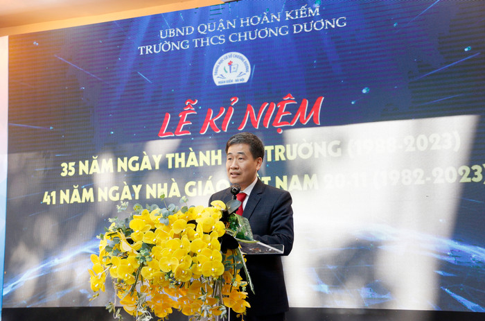 Ông Nguyễn Quốc Hoàn - Phó Chủ tịch Ủy ban nhân dân quận Hoàn Kiếm. Ông Nguyễn Quốc Hoàn - Phó Chủ tịch Ủy ban nhân dân quận Hoàn Kiếm.