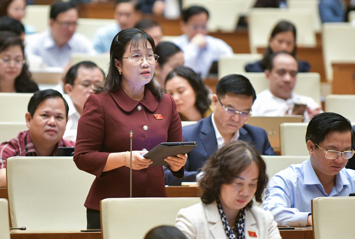 Đại biểu Nguyễn Hoàng Uyên - Đoàn đại biểu Quốc hội tỉnh Long An. Ảnh: quochoi.vn. Đại biểu Nguyễn Hoàng Uyên - Đoàn đại biểu Quốc hội tỉnh Long An. Ảnh: quochoi.vn.