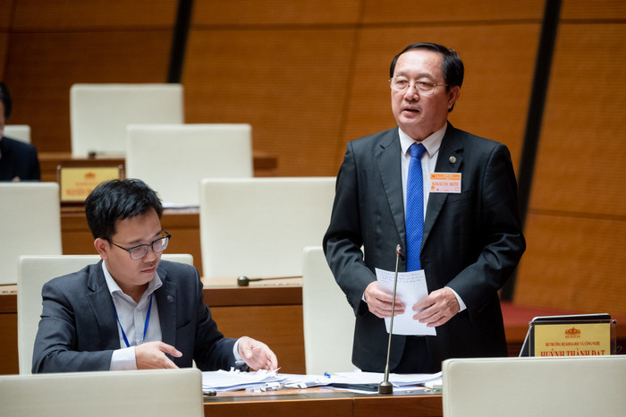 Bộ trưởng Bộ Khoa học và Công nghệ Huỳnh Thành Đạt trả lời chất vấn. Ảnh: quochoi.vn. Bộ trưởng Bộ Khoa học và Công nghệ Huỳnh Thành Đạt trả lời chất vấn. Ảnh: quochoi.vn.