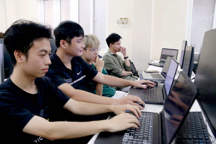 Sinh viên khoa Toán - Cơ -Tin học (Trường Đại học Khoa học Tự nhiên - Đại học Quốc gia Hà Nội). Ảnh: Mộc Trà. Sinh viên khoa Toán - Cơ -Tin học (Trường Đại học Khoa học Tự nhiên - Đại học Quốc gia Hà Nội). Ảnh: Mộc Trà.