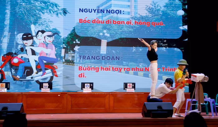 Trường Đại học Sư phạm Hà Nội 2 dự thi với tiểu phẩm “Giao thông thời 4.0”.