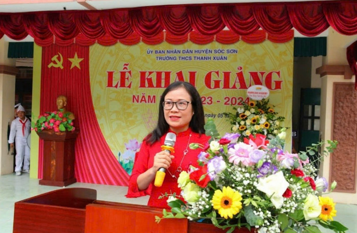 Cô Tạ Thị Thanh Bình - Hiệu trưởng Trường Trung học cơ sở Thanh Xuân (Sóc Sơn, Hà Nội). Ảnh: NVCC. Cô Tạ Thị Thanh Bình - Hiệu trưởng Trường Trung học cơ sở Thanh Xuân (Sóc Sơn, Hà Nội). Ảnh: NVCC.