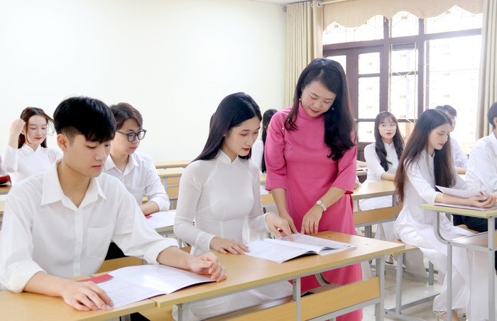 Theo Phó Giáo sư, Tiến sĩ Nguyễn Văn Thụ, nhà trường mở ngành đào tạo giáo viên tích hợp là giải pháp căn bản trang bị kiến thức bài bản, giúp thầy cô tự tin đứng lớp. Ảnh: Ngân Chi. GDVN_2.JPG