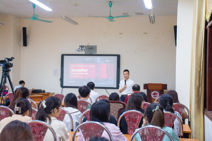 Ông Nguyễn Xuân Bách - CEO của Gitiho Vietnam, Công ty khởi nghiệp đang vận hành nền tảng Gitiho.com trao đổi tại chương trình.