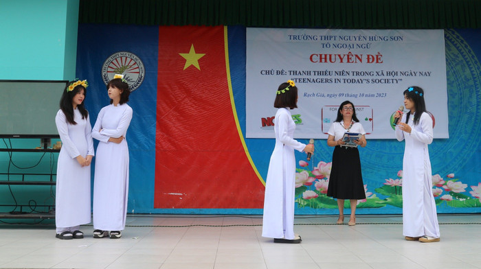 Hoạt động sinh hoạt chuyên đề tại trường học. Ảnh: Sở GDĐT Kiên Giang cung cấp.