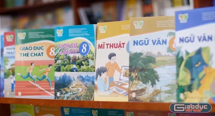 Sách giáo khoa chương trình giáo dục phổ thông 2018. Ảnh: Huệ Phương.