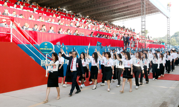 Thầy trò Học viện Tài chính. Ảnh: Mộc Hương. GDVN_dh2.jpg