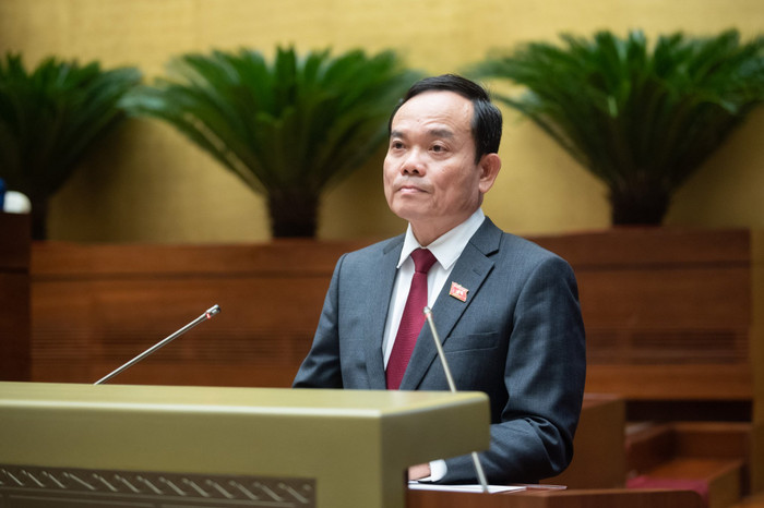Phó Thủ tướng Chính phủ Trần Lưu Quang đã trình bày Báo cáo tóm tắt Tổng hợp việc thực hiện các nghị quyết của Quốc hội về giám sát chuyên đề và chất vấn trong nhiệm kỳ khóa XV và một số nghị quyết trong nhiệm kỳ khóa XIV. Ảnh: quochoi.vn. Phó Thủ tướng Chính phủ Trần Lưu Quang đã trình bày Báo cáo tóm tắt Tổng hợp việc thực hiện các nghị quyết của Quốc hội về giám sát chuyên đề và chất vấn trong nhiệm kỳ khóa XV và một số nghị quyết trong nhiệm kỳ khóa XIV. Ảnh: quochoi.vn.