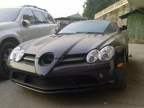 Mercedes SLR McLaren cũng nằm trong danh sách tạm nhập tái xuất và xuất hiện ở Móng Cái.