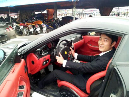 Nội thất tông đỏ đen của 599 GTB.