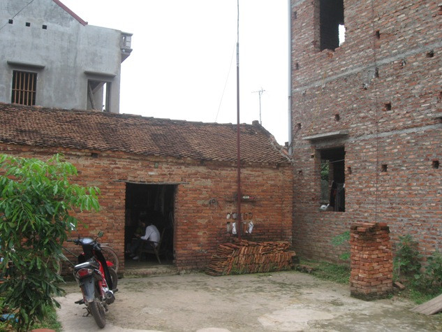 Gia đình bà Đương - ông Hảo như sụp đổ khi hay tin con bị bắt vì cướp tiệm vàng