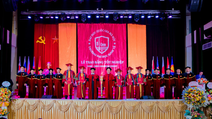 Lễ trao bằng tốt nghiệp đợt 1 năm 2023 được Trường Đại học Kinh tế tổ chức trang trọng tại Hội trường Nguyễn Văn Đạo – Đại học Quốc gia Hà Nội Lễ trao bằng tốt nghiệp đợt 1 năm 2023 được Trường Đại học Kinh tế tổ chức trang trọng tại Hội trường Nguyễn Văn Đạo – Đại học Quốc gia Hà Nội