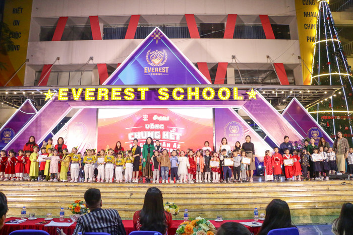 Ngày 12/01/2023, Hệ thống Giáo dục Everest tổ chức vòng chung kết cuộc thi "Sứ giả nhân ái Everest 2022”.