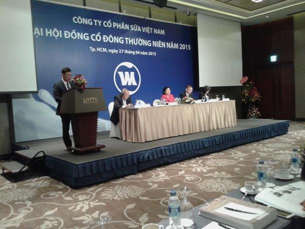 ĐHĐCĐ thường niên 2015 của Vinamilk diễn ra sáng 27/04 tại TPHCM. ĐHĐCĐ thường niên 2015 của Vinamilk diễn ra sáng 27/04 tại TPHCM.